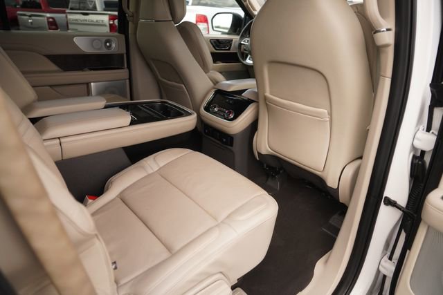 Used 2019 Lincoln Navigator L Reserve image 17