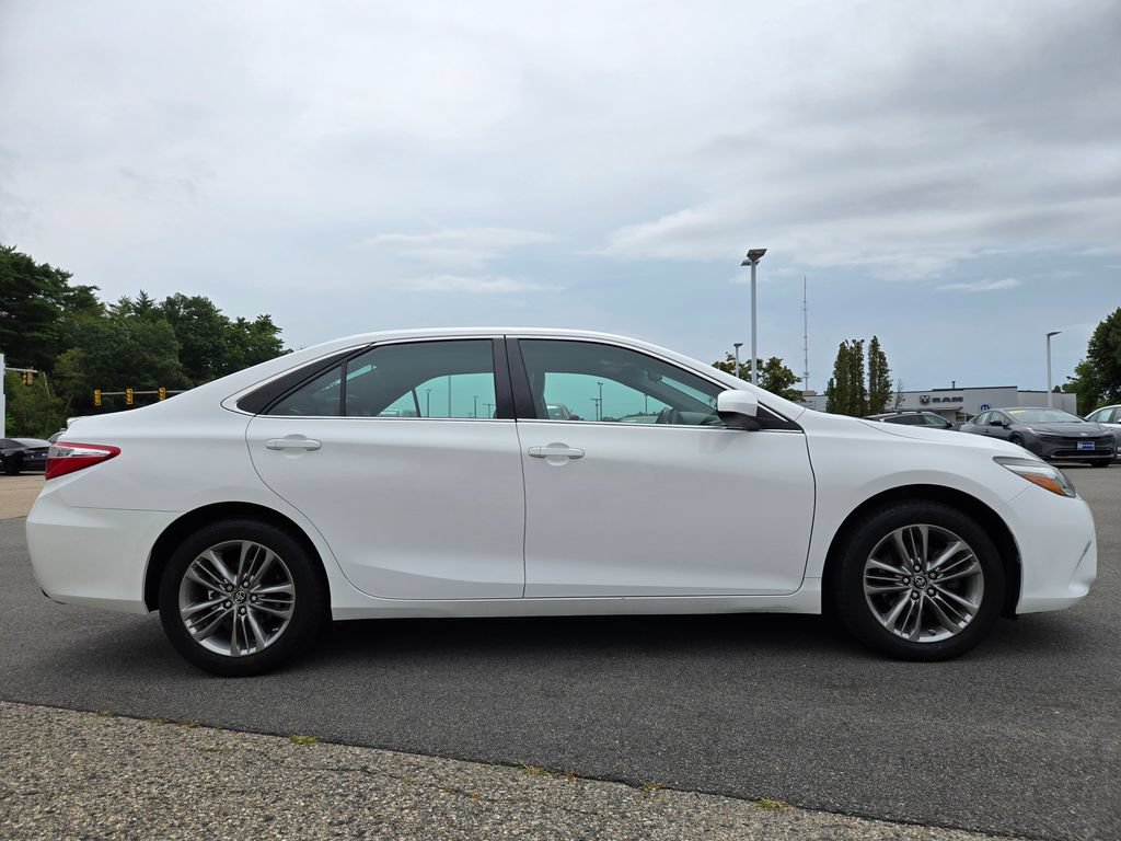 Used 2016 Toyota Camry SE w/ Moonroof Package FWD image 7