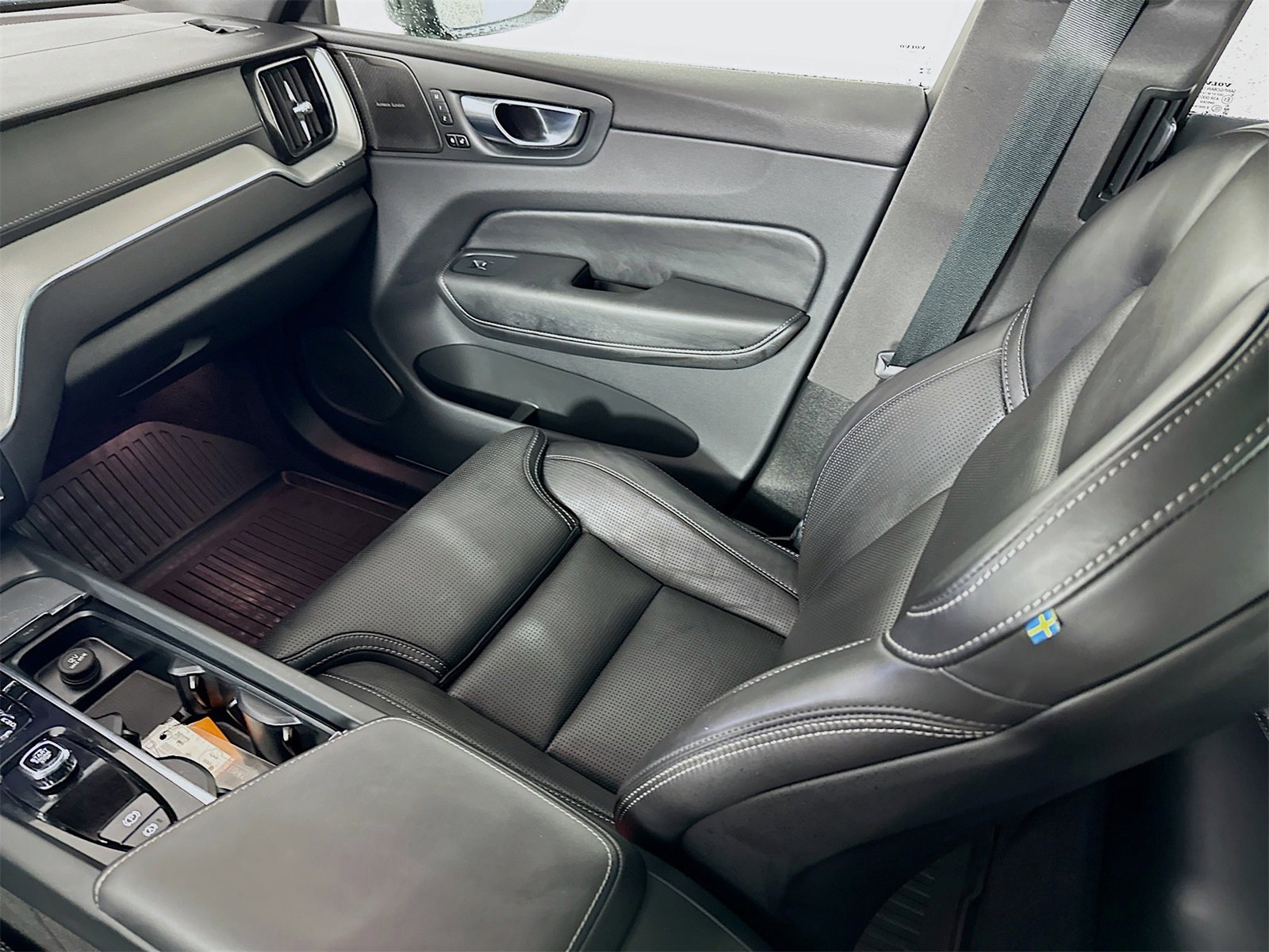 Used 2024 Volvo XC60 T8 Ultimate w/ Protection Package Premier image 25