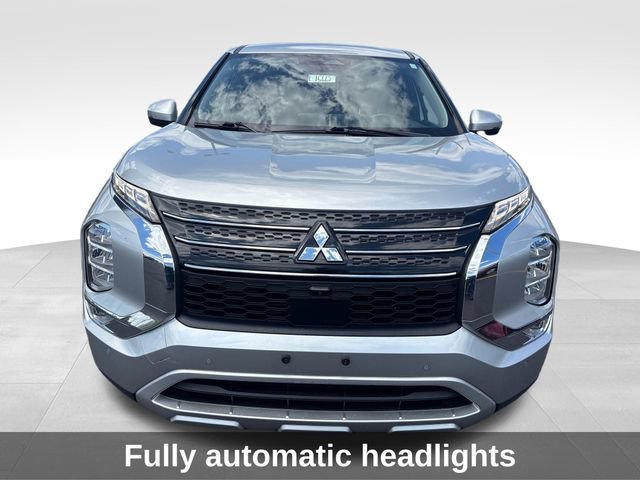 Used 2024 Mitsubishi Outlander SE Black Edition FWD image 9