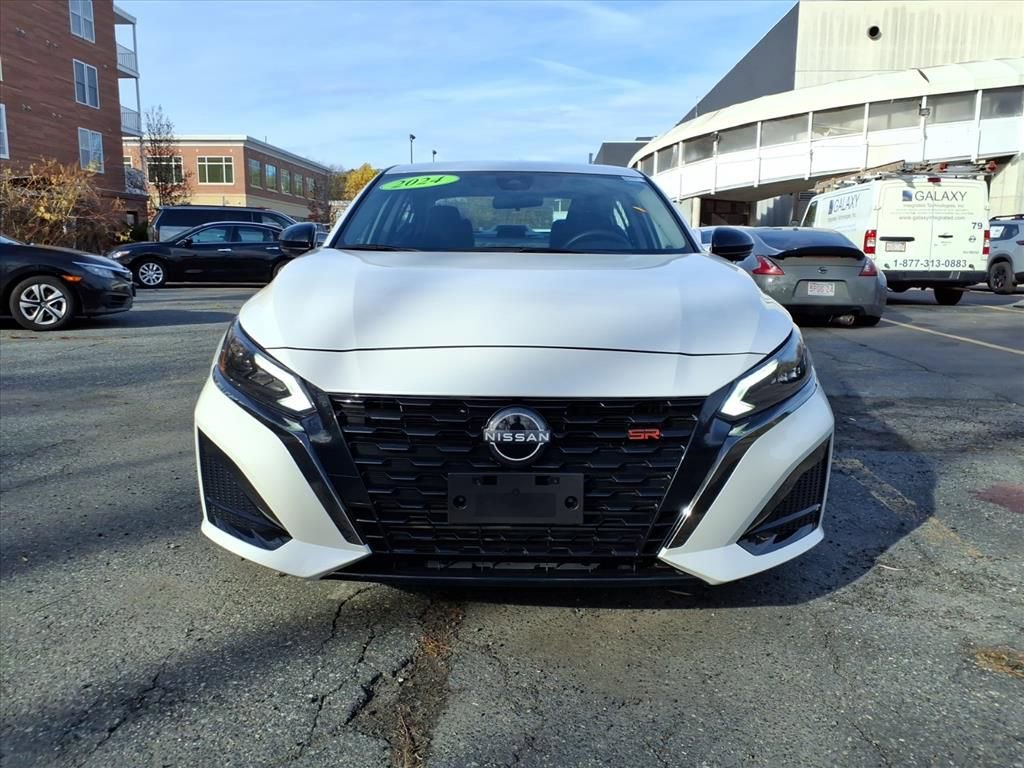 Used 2024 Nissan Altima 2.0 SR image 2