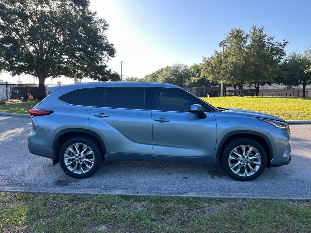 Used 2023 Toyota Highlander Limited FWD image 6