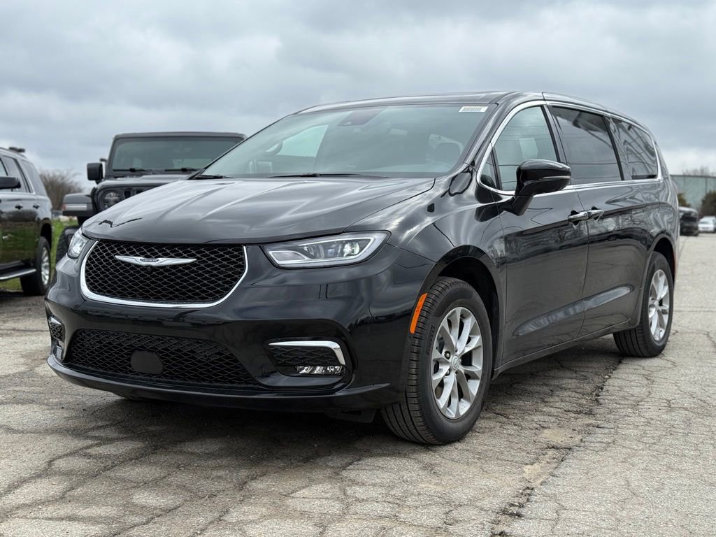 New 2026 Chrysler Pacifica Limited image 2