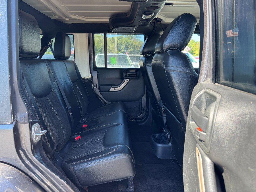 Used 2017 Jeep Wrangler Unlimited Sahara AWD/4WD image 18