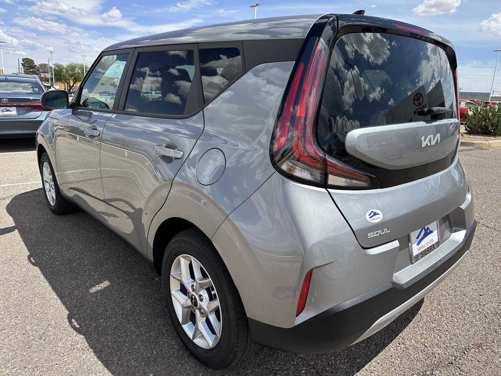 Used 2025 Kia Soul LX FWD image 15