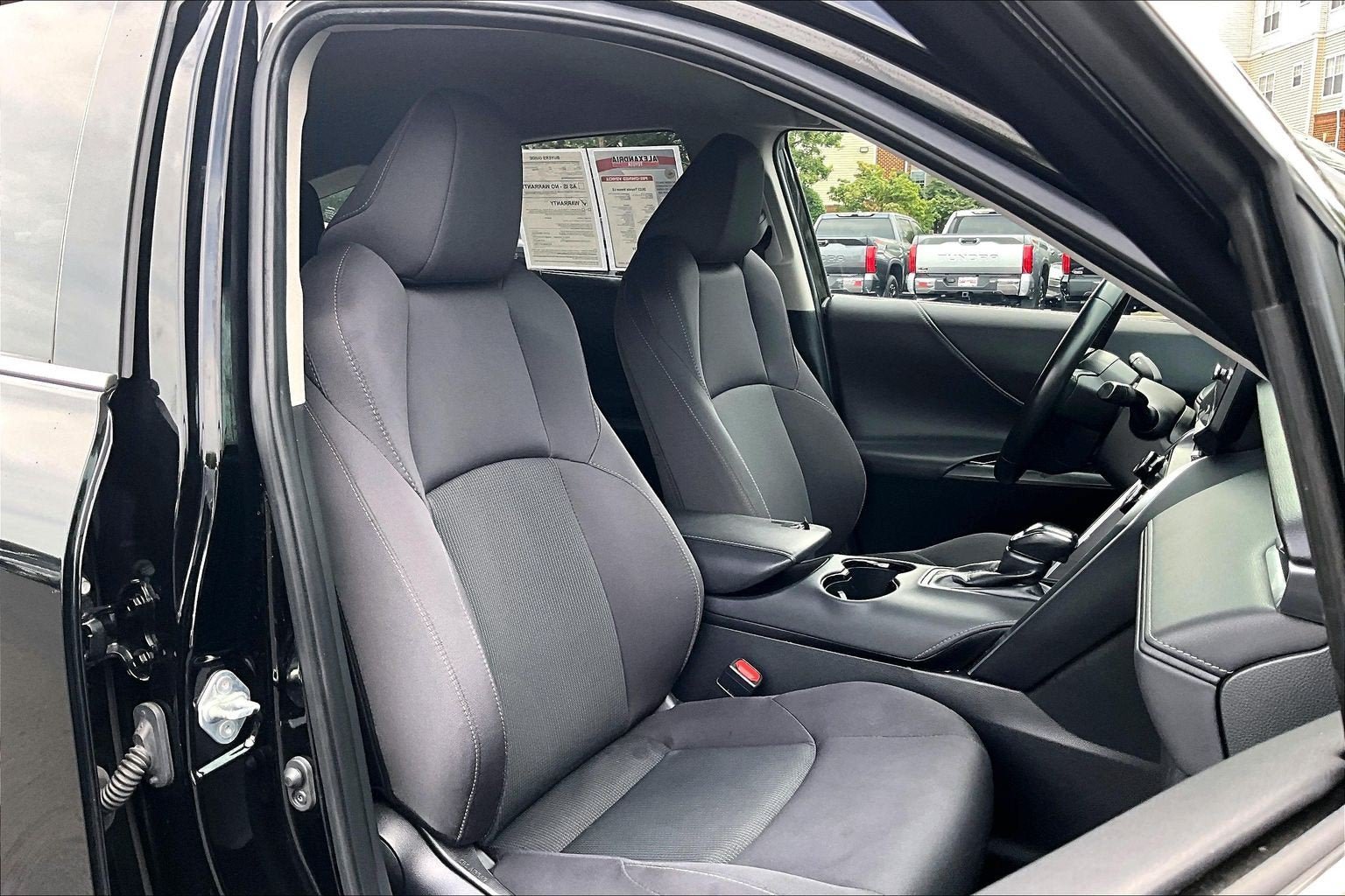 Used 2023 Toyota Venza LE AWD/4WD image 7