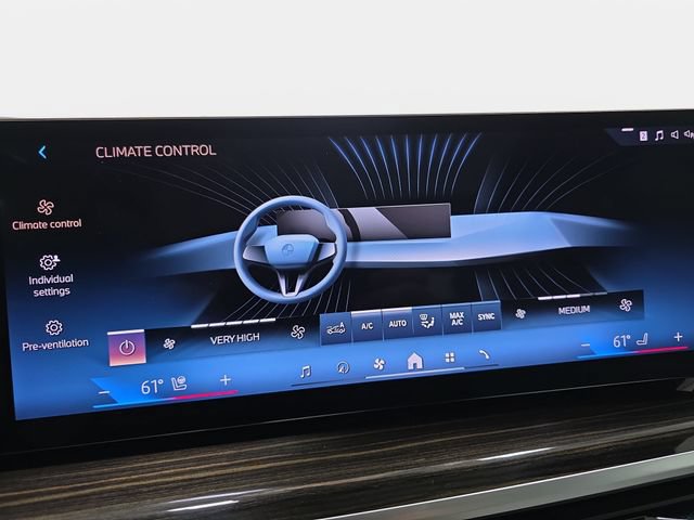 Used 2024 BMW X5 xDrive40i w/ M Sport Package AWD/4WD image 21
