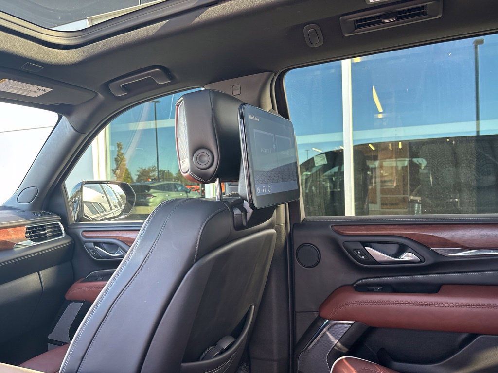 Used 2023 GMC Yukon Denali Ultimate w/ LPO, Floor Liner Package AWD/4WD image 9