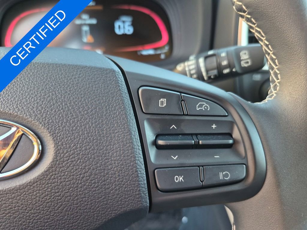 Used 2025 Hyundai Venue Limited image 13