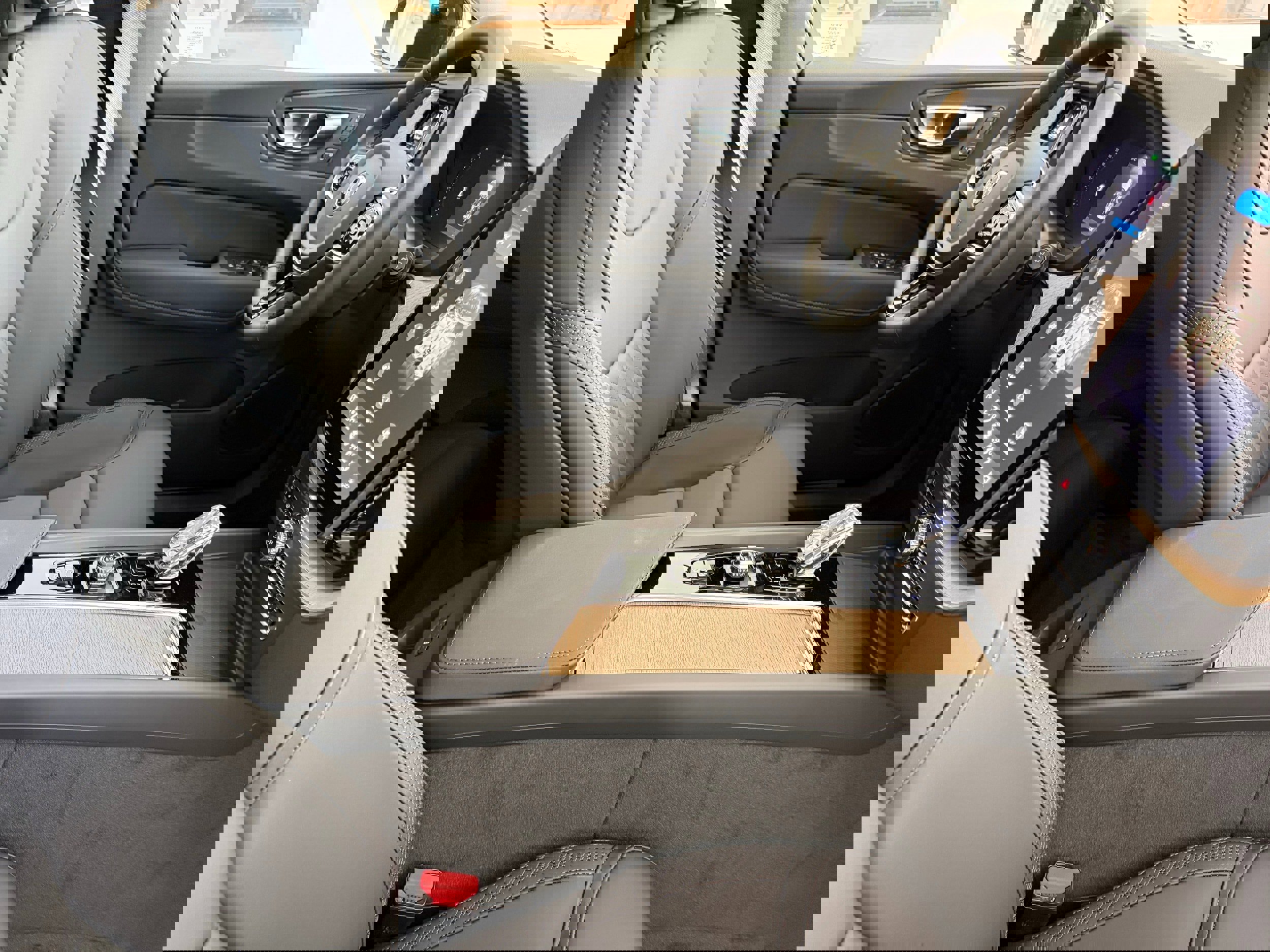 New 2026 Volvo XC60 B5 Plus w/ Protection Package Premier image 23