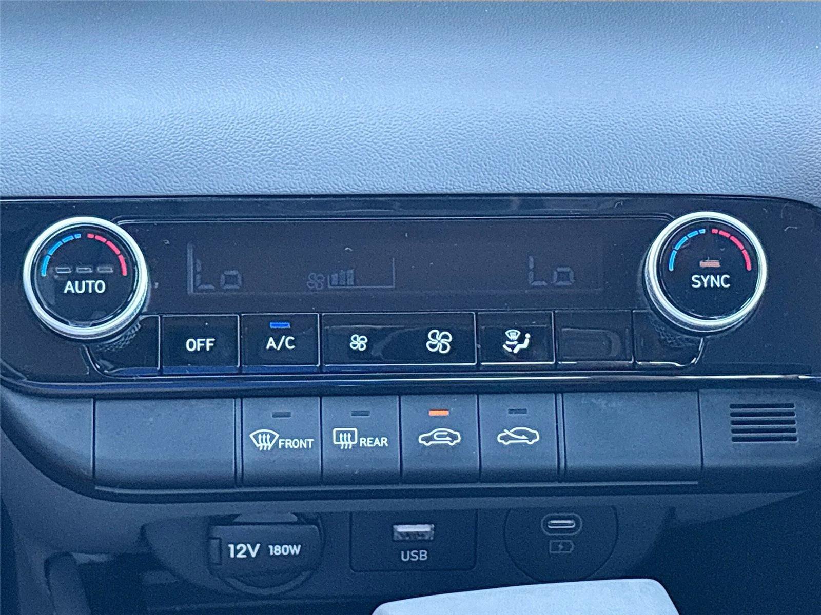 Certified 2025 Hyundai Elantra Sport FWD image 9