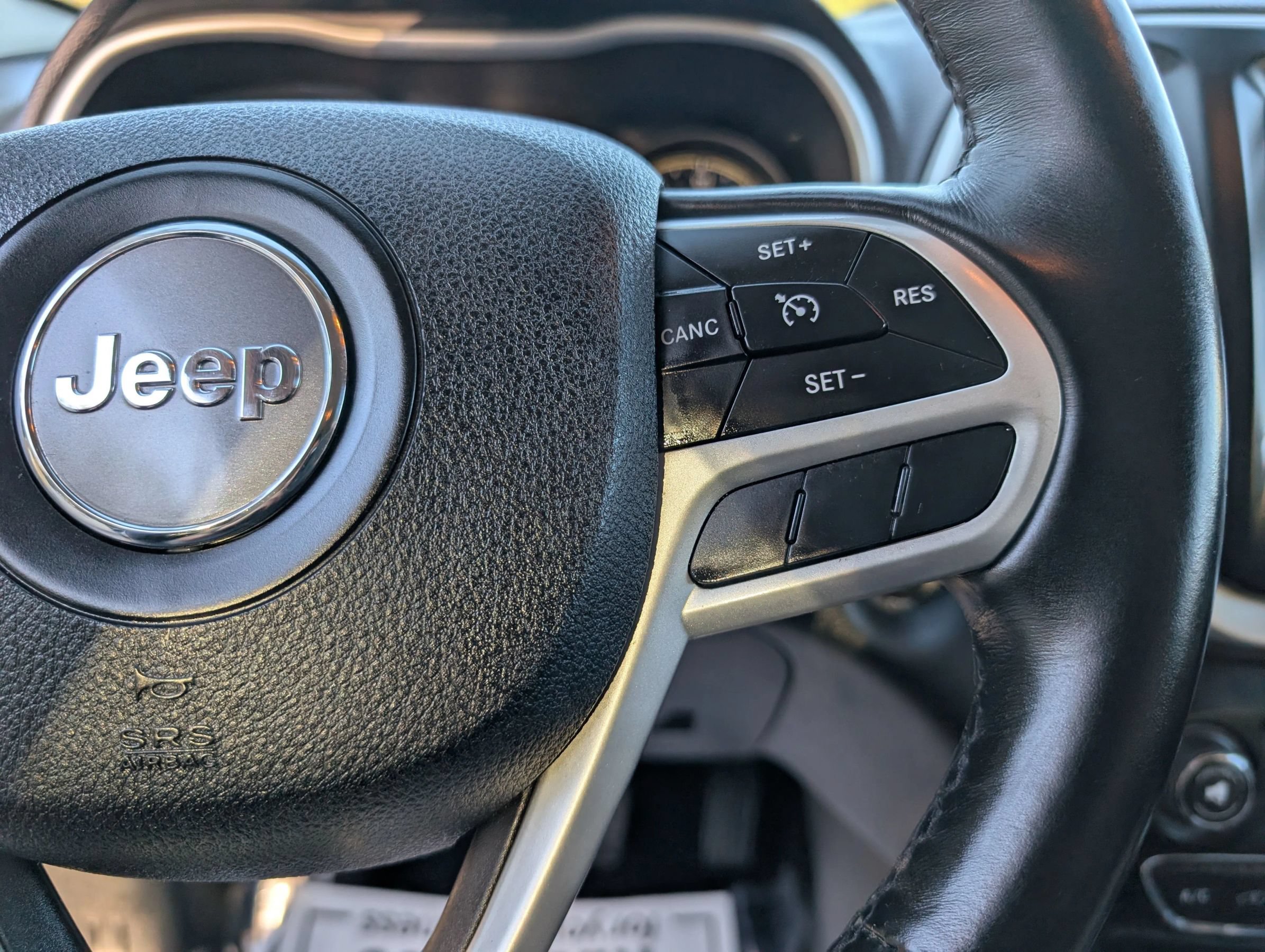 Used 2017 Jeep Cherokee Limited w/ Luxury Group AWD/4WD image 29