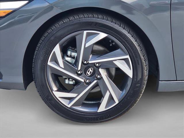 Used 2025 Hyundai Elantra Sport FWD image 22