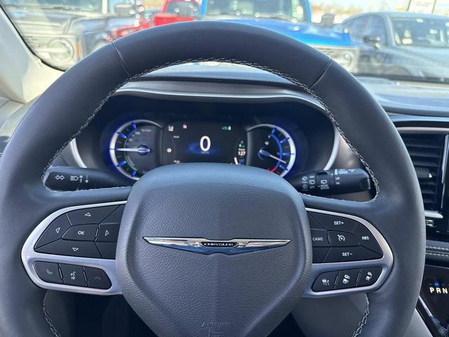 Used 2024 Chrysler Pacifica Limited FWD image 28