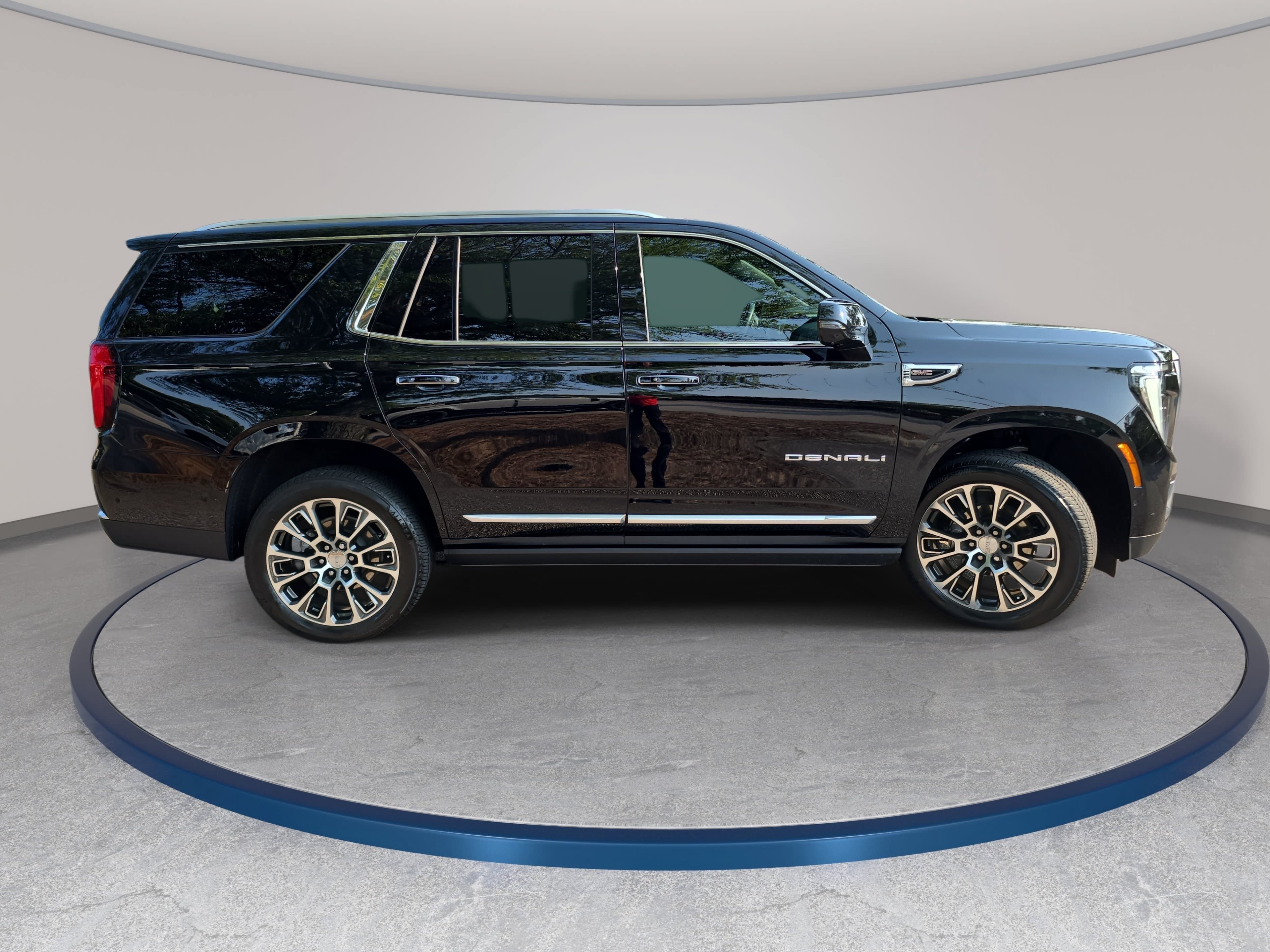Used 2025 GMC Yukon Denali w/ Denali Reserve Package AWD/4WD image 4