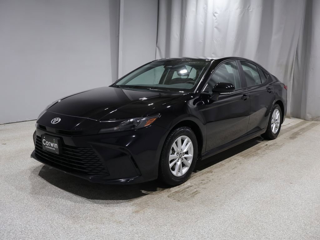 Used 2025 Toyota Camry LE image 5