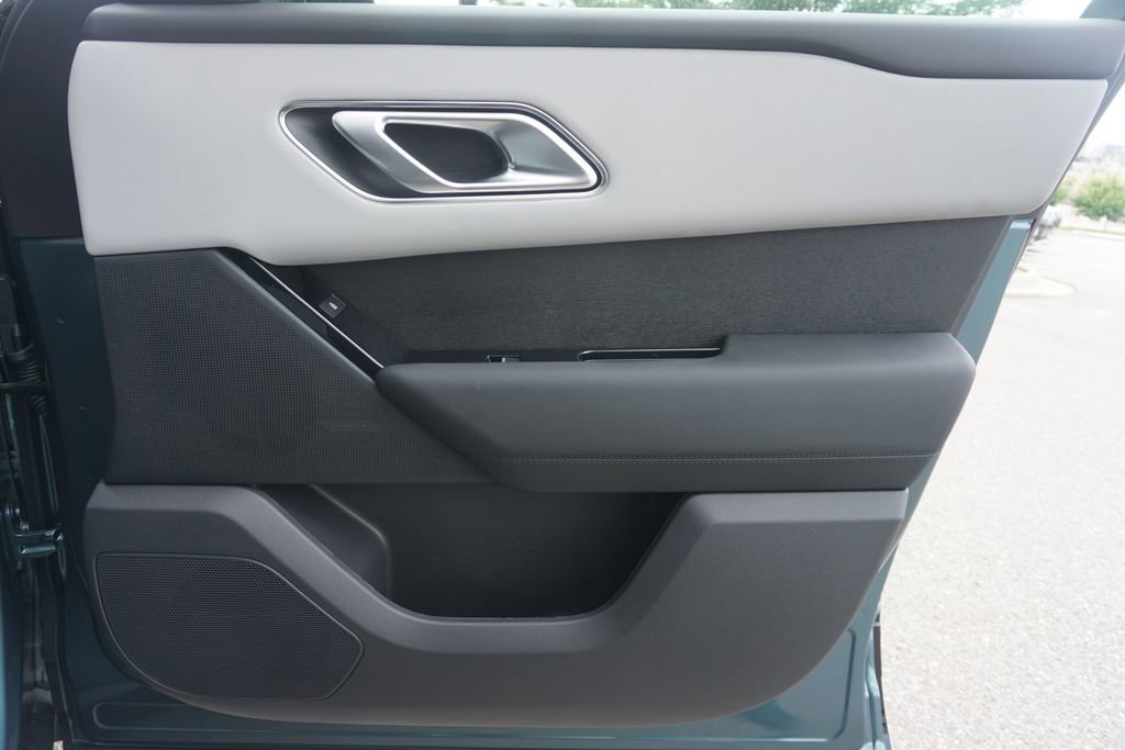 New 2026 Land Rover Range Rover Velar Dynamic SE image 21