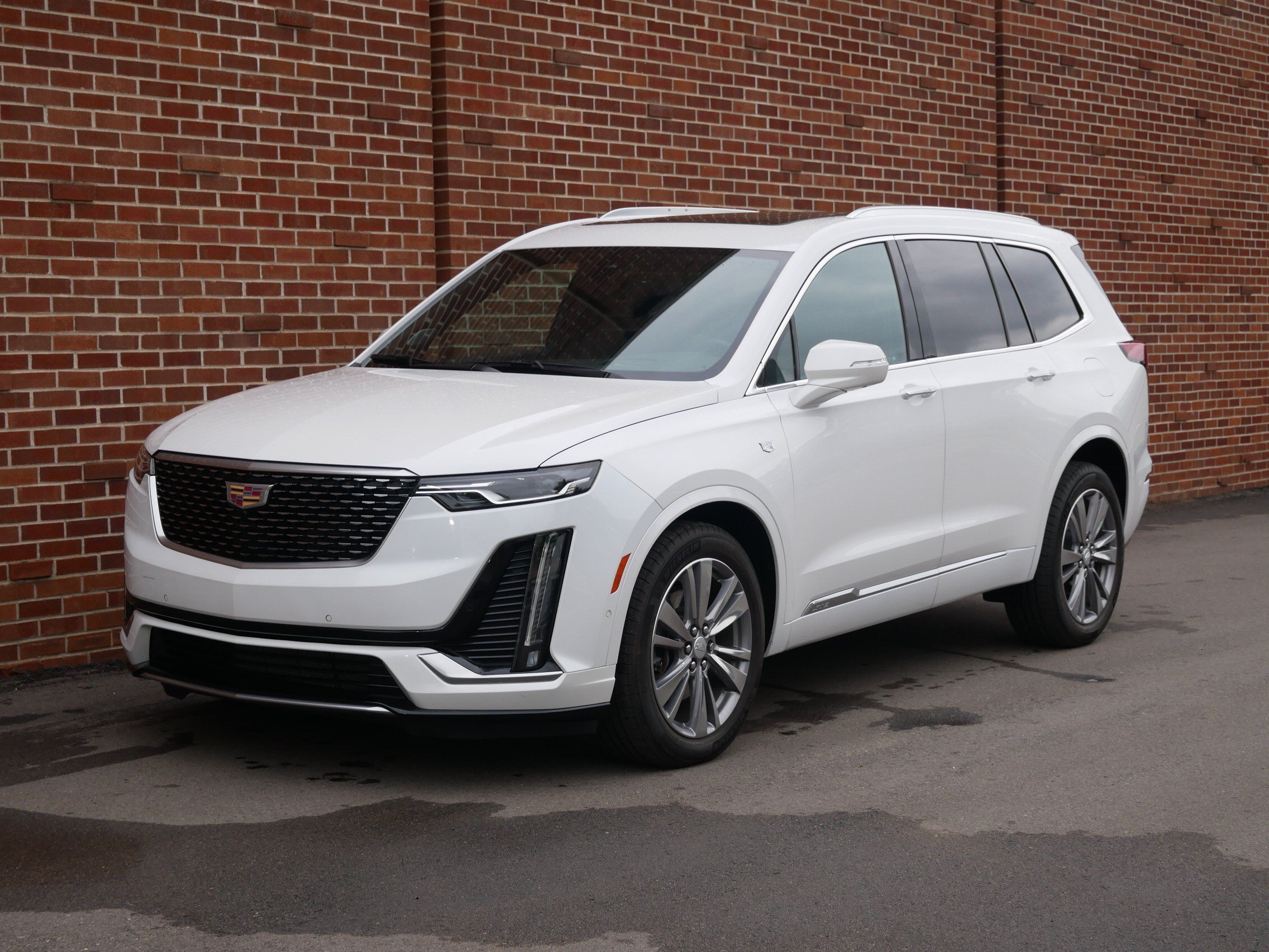 Certified 2024 Cadillac XT6 Premium Luxury w/ Technology Package AWD/4WD image 1