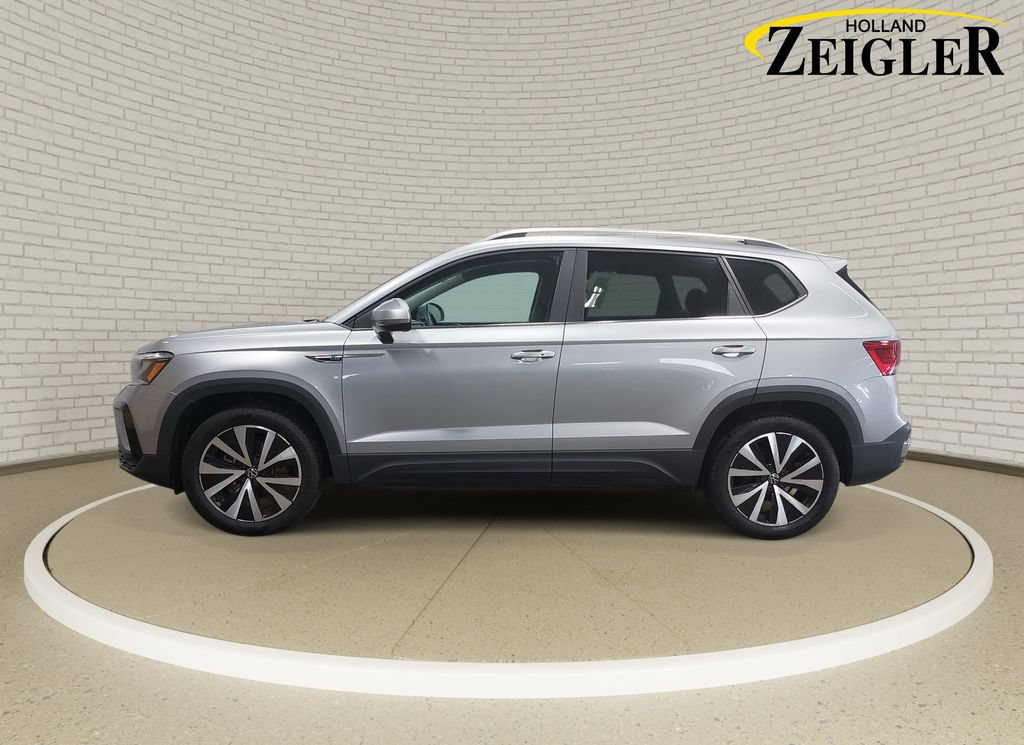 Used 2023 Volkswagen Taos SE w/ Panoramic Sunroof Package AWD/4WD image 8