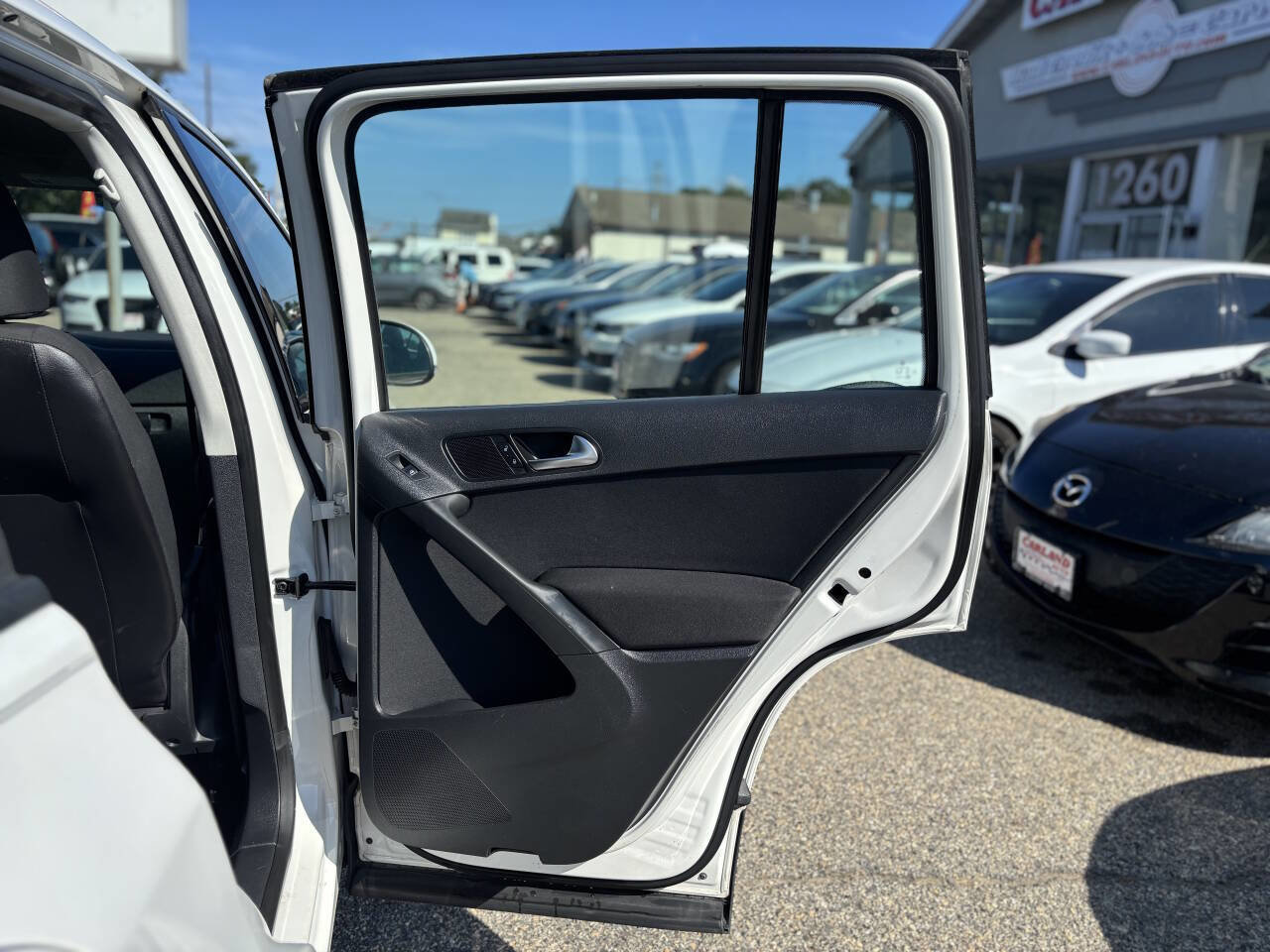 Used 2011 Volkswagen Tiguan S image 15