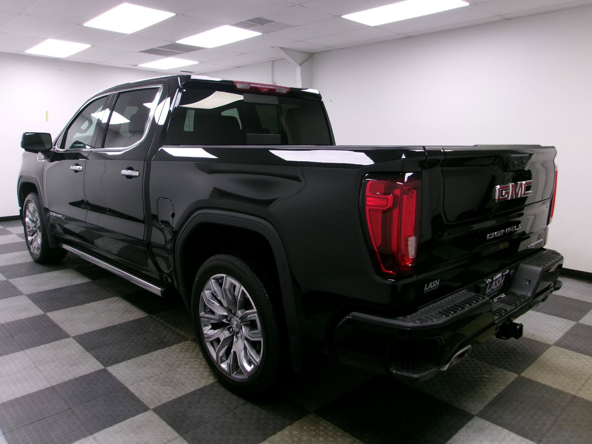 Used 2025 GMC Sierra 1500 Denali AWD/4WD image 2
