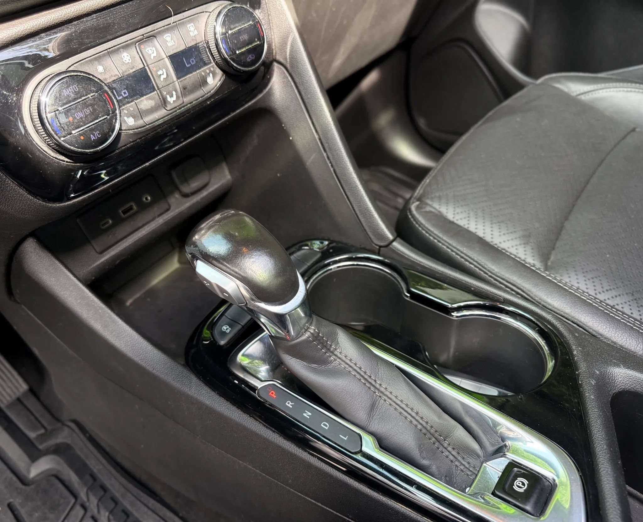 Used 2021 Buick Encore GX Essence w/ Experience Buick Package FWD image 21