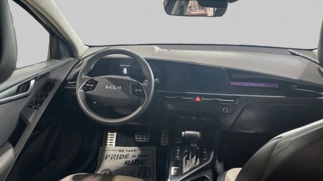 Used 2024 Kia Niro SX Touring FWD image 16