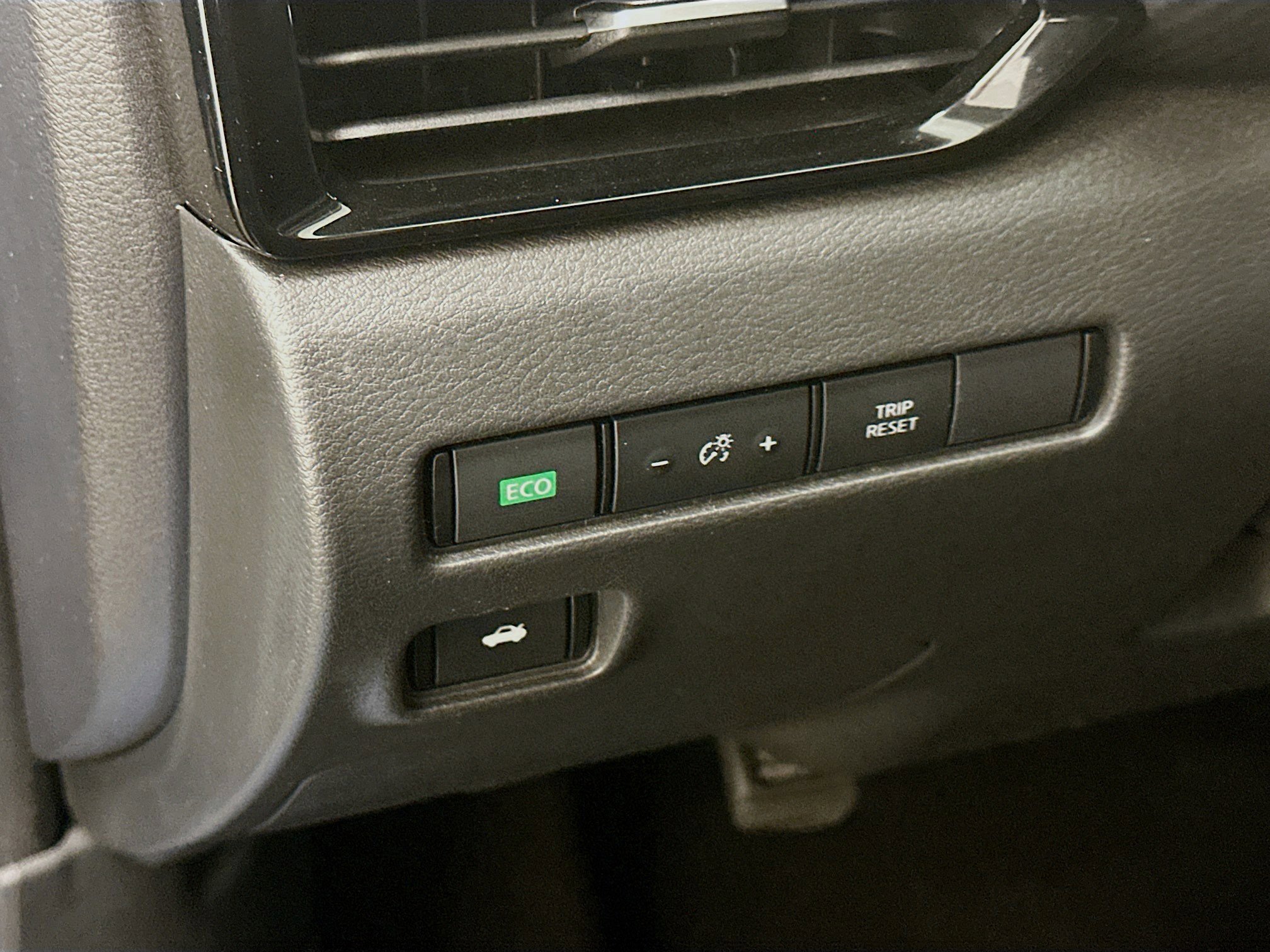 Used 2024 Nissan Sentra SV FWD image 17