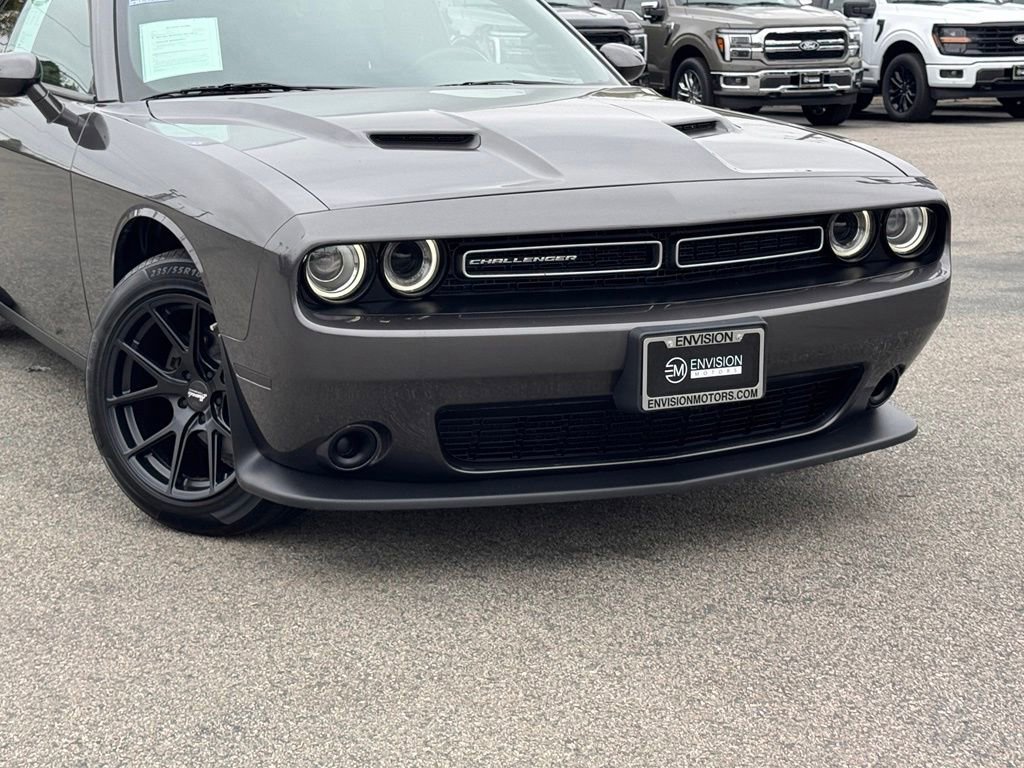 Used 2017 Dodge Challenger SXT RWD image 3