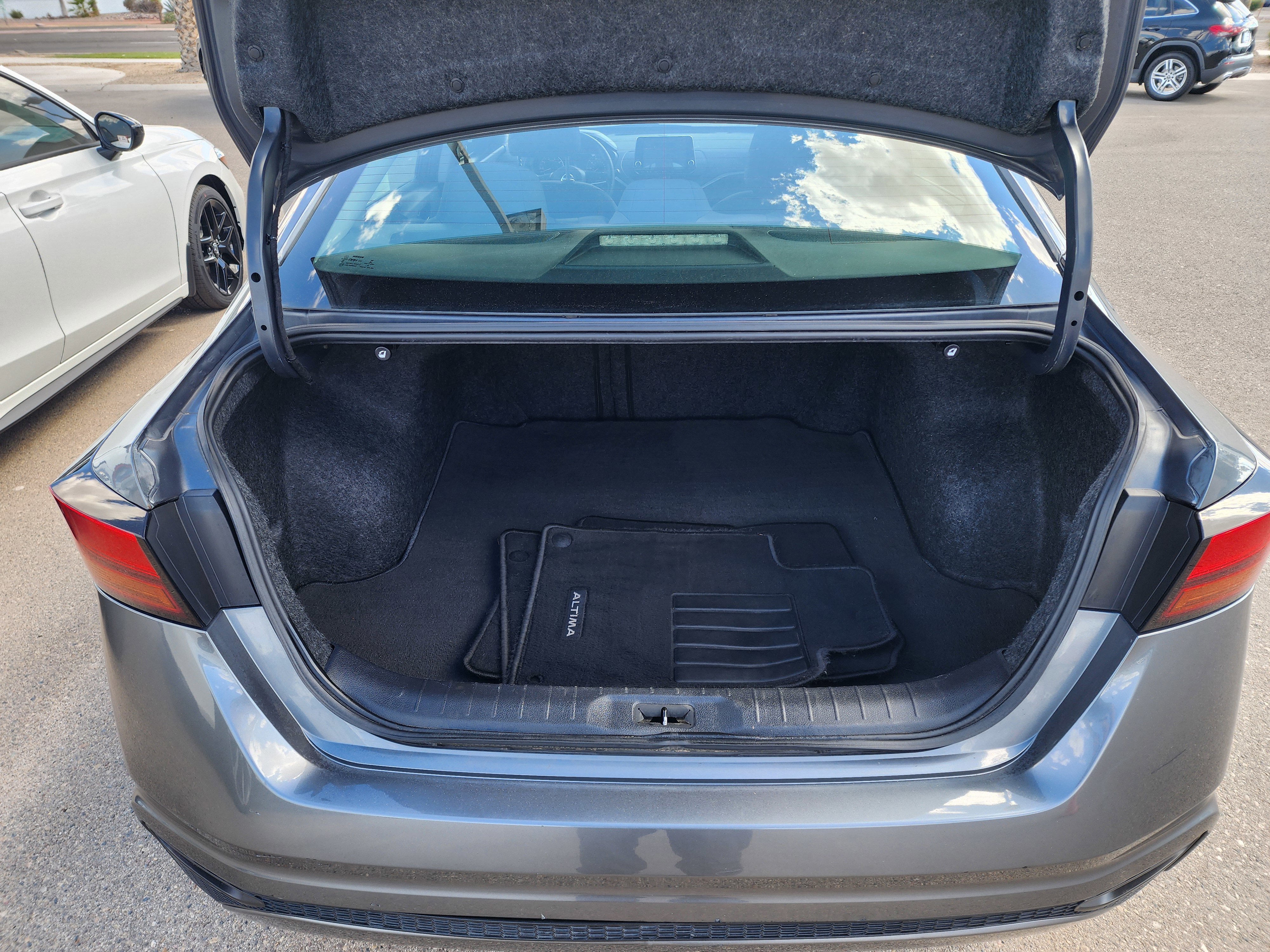 Used 2019 Nissan Altima 2.5 S FWD image 14