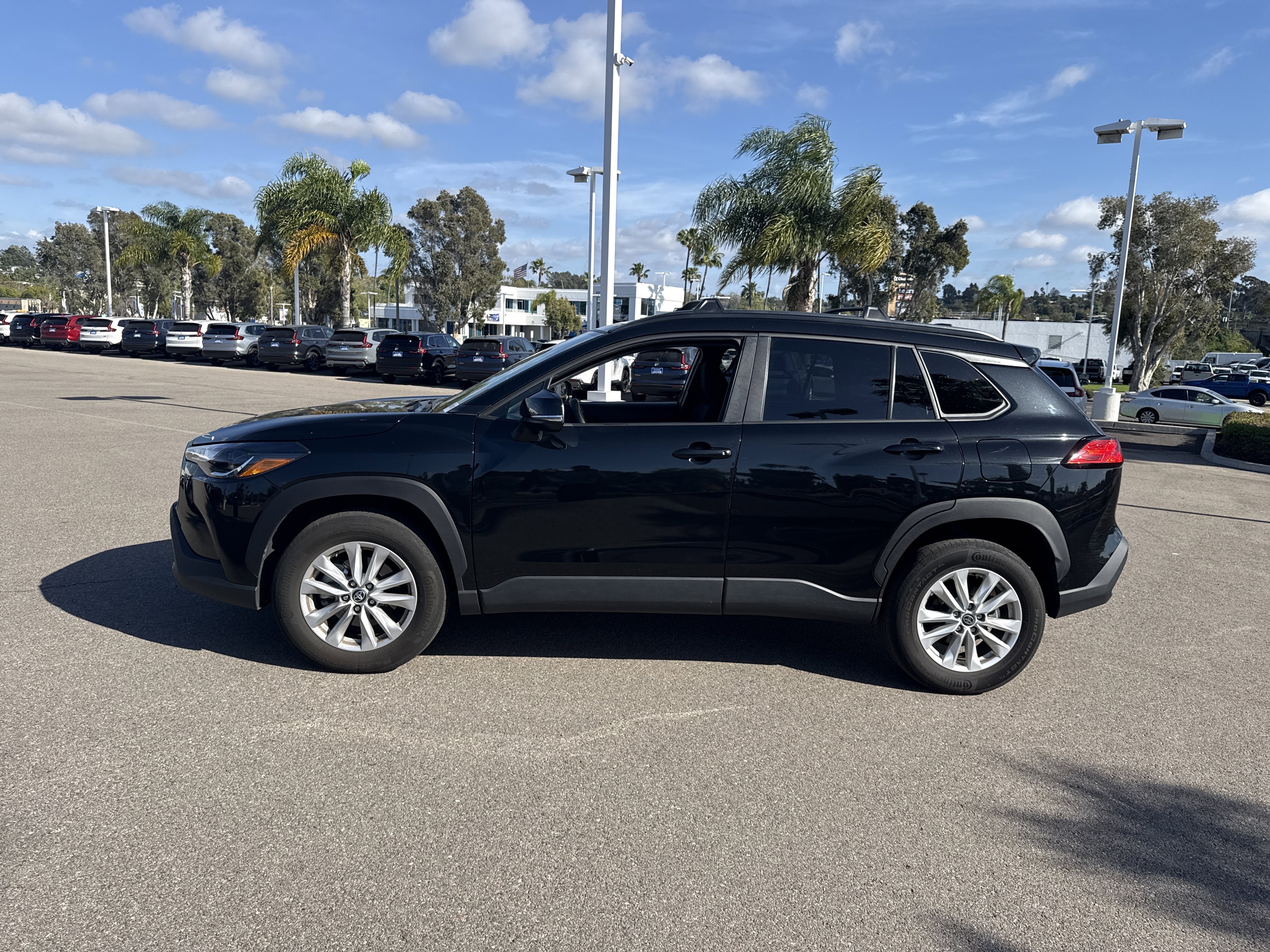 Used 2023 Toyota Corolla Cross LE image 2