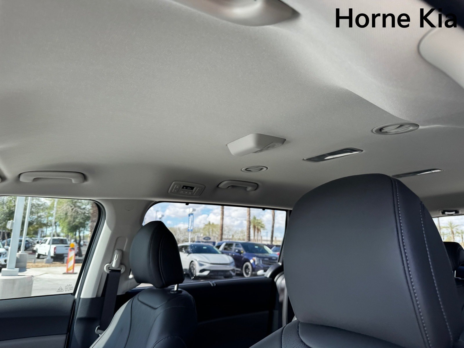 New 2026 Kia Carnival EX FWD image 17