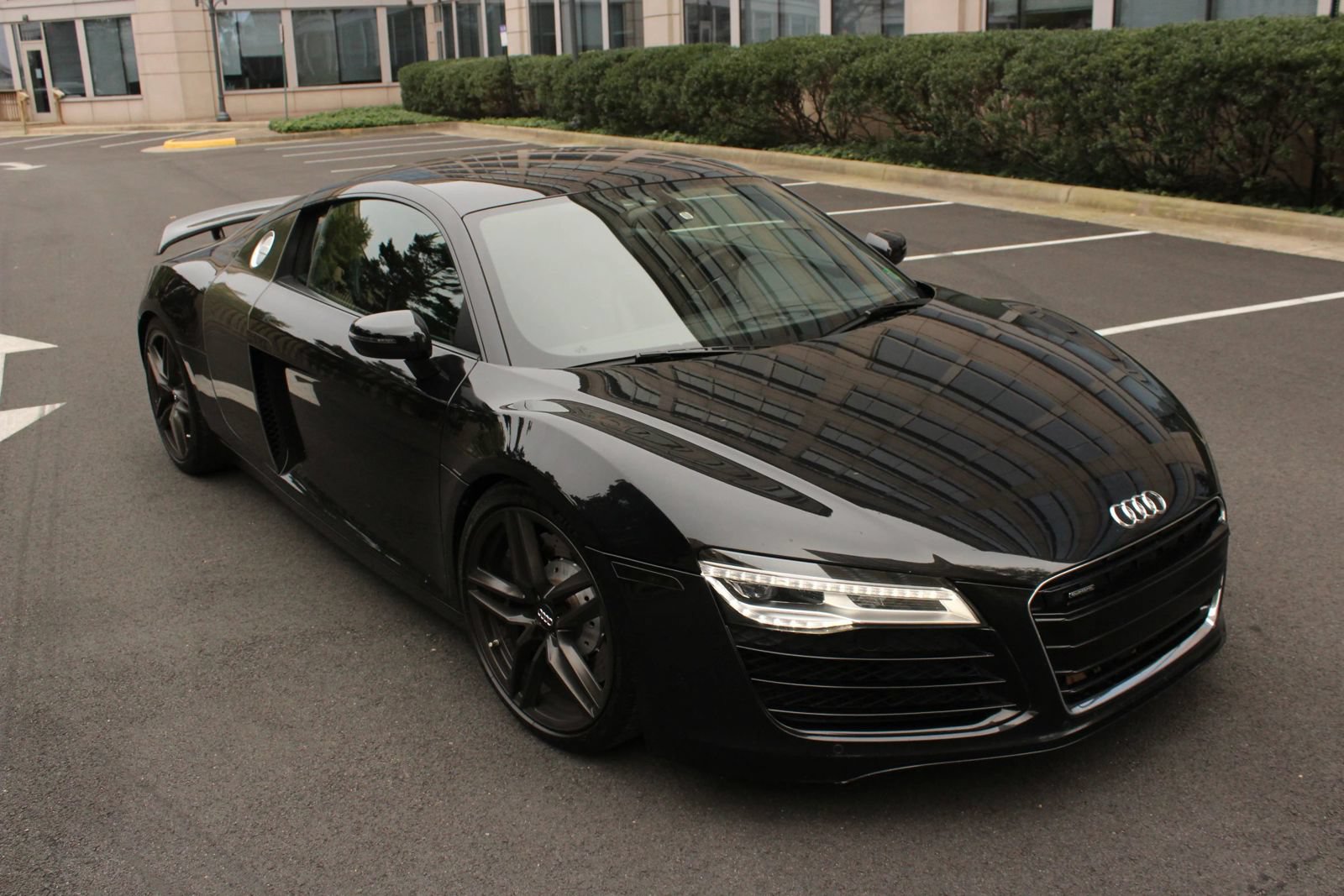 Used 2014 Audi R8 V8 w/ Enhanced Leather Package AWD/4WD image 3