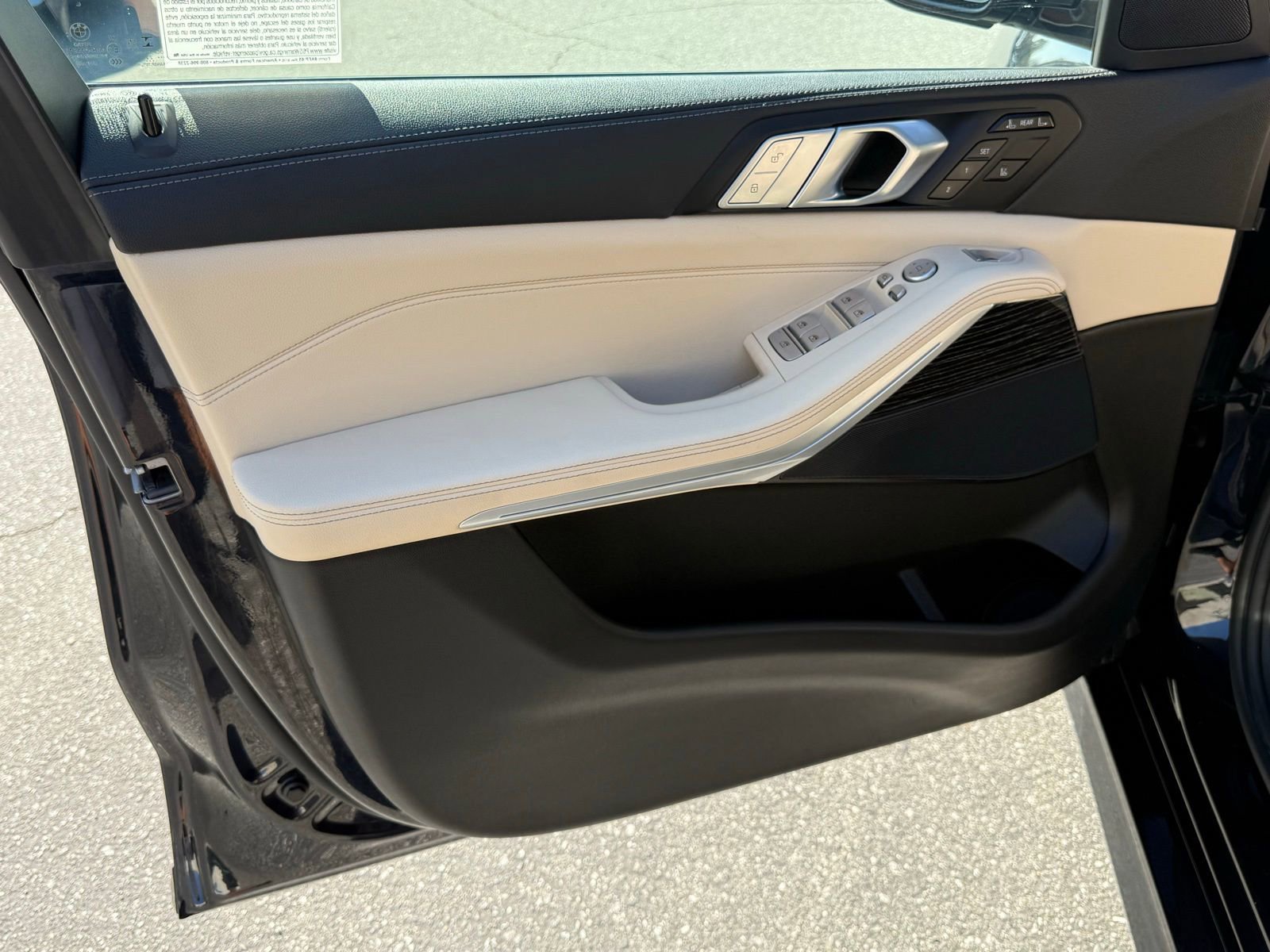 Used 2022 BMW X7 xDrive40i w/ M Sport Package image 21