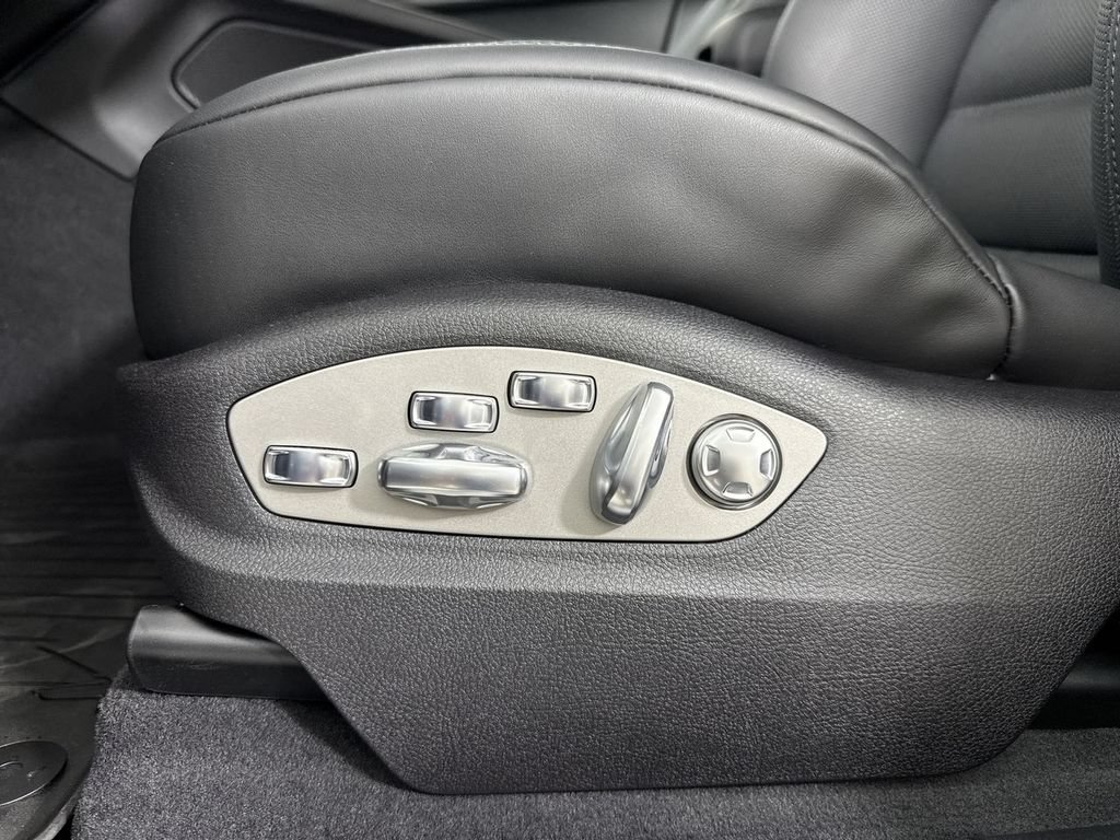 New 2026 Porsche Macan AWD/4WD image 39