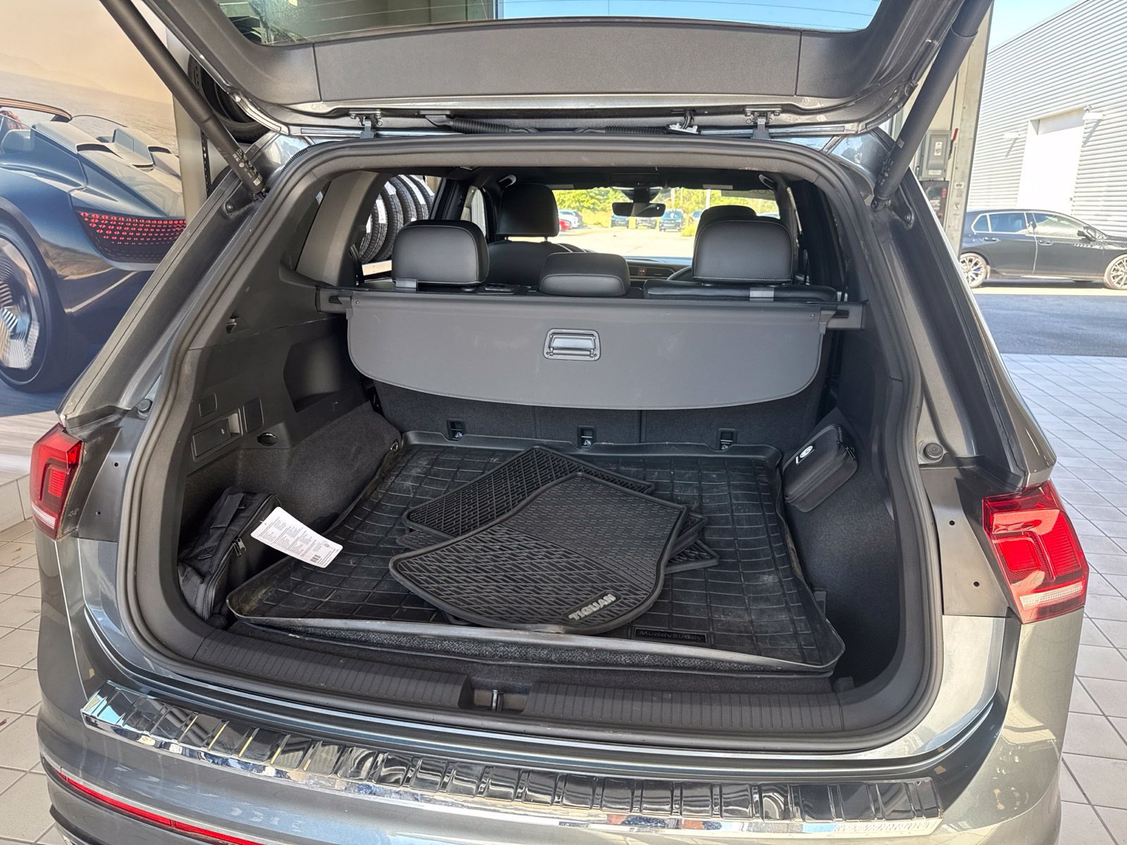 Certified 2024 Volkswagen Tiguan SEL R-Line AWD/4WD image 33