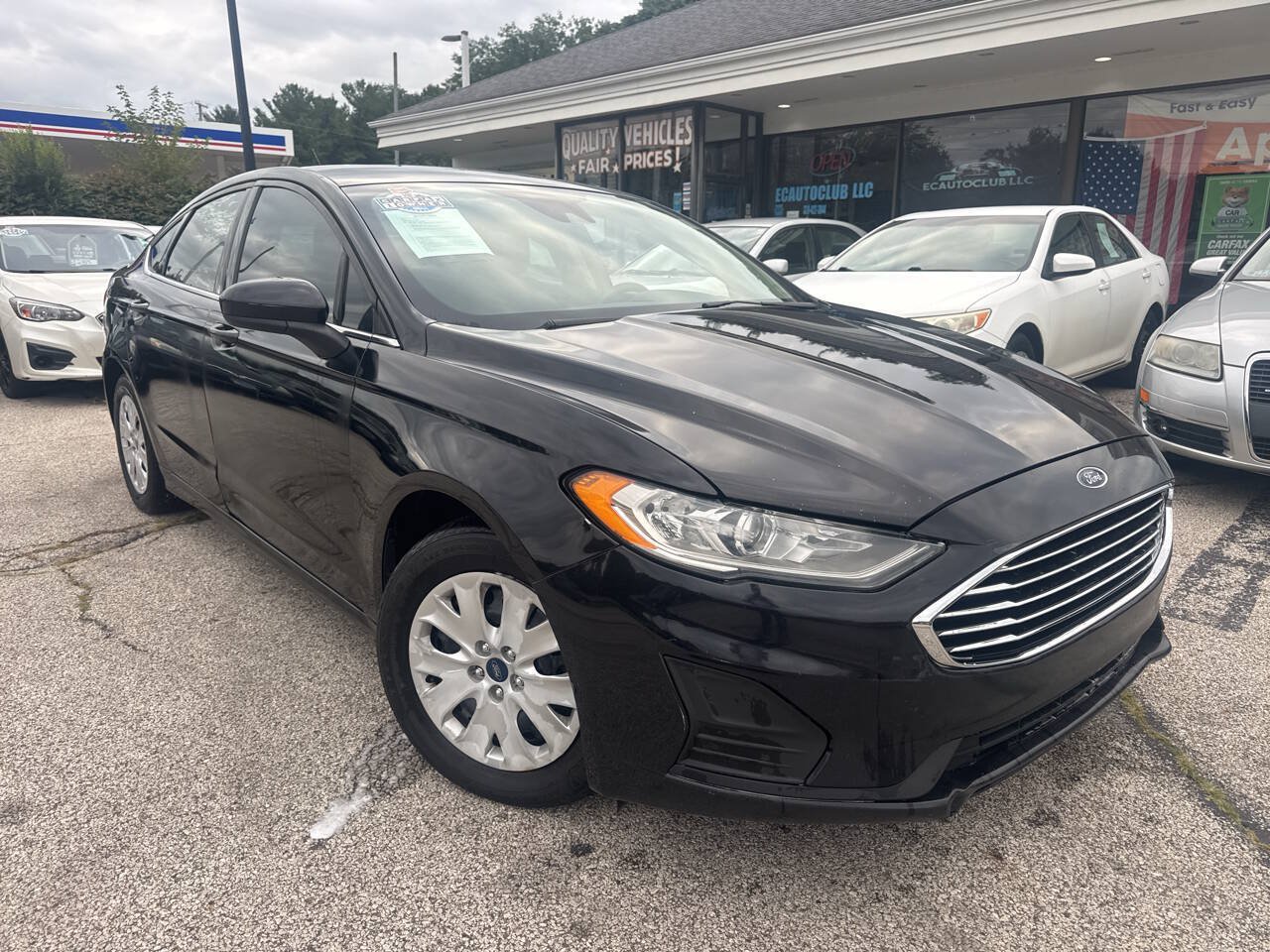Used 2019 Ford Fusion S FWD image 2