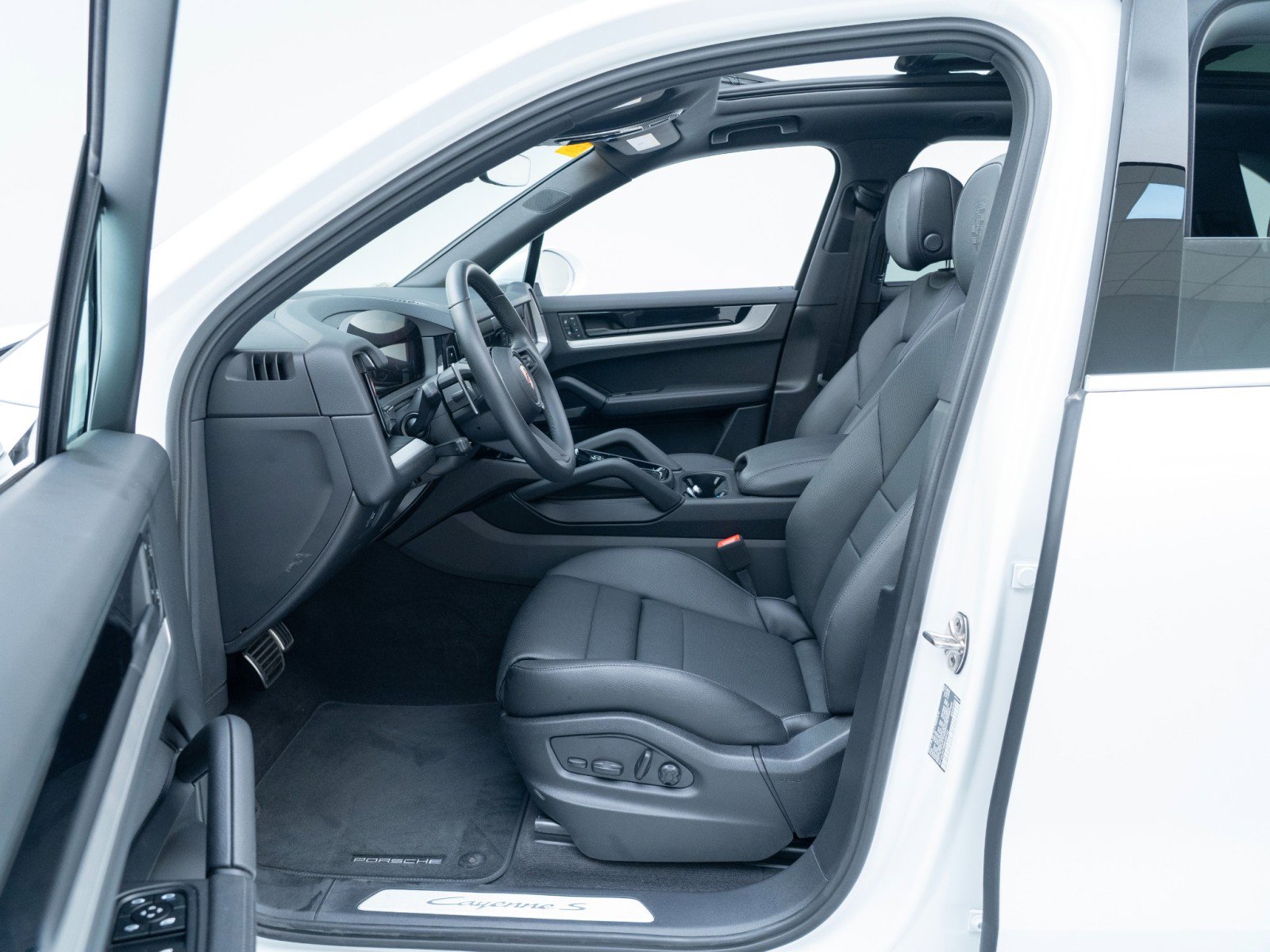 Certified 2025 Porsche Cayenne S image 17