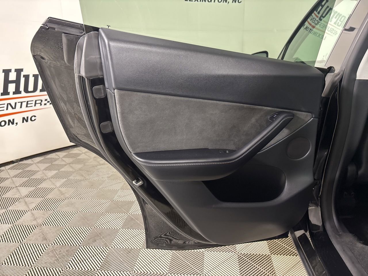Used 2022 Tesla Model Y Long Range image 14