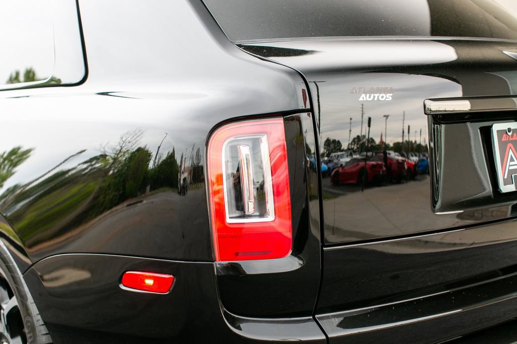 Used 2022 Rolls-Royce Cullinan Black Badge image 11