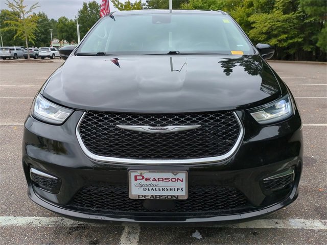 Used 2024 Chrysler Pacifica Touring-L image 9