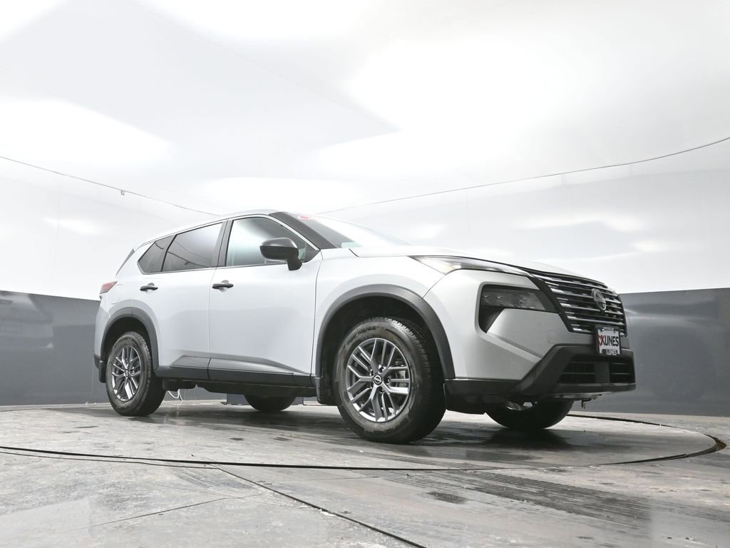 Used 2024 Nissan Rogue S image 49