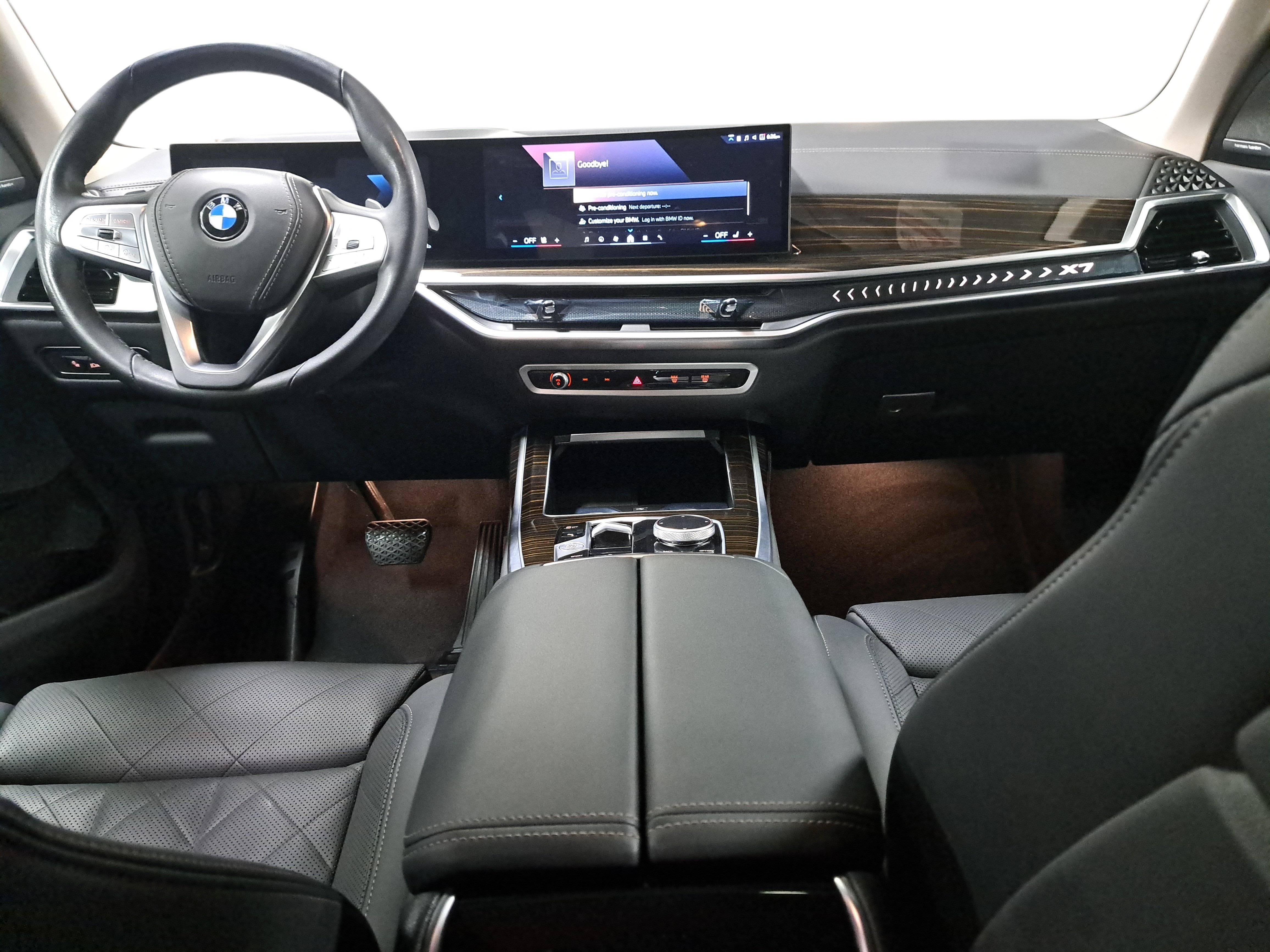 Used 2025 BMW X7 xDrive40i w/ Premium Package AWD/4WD image 9