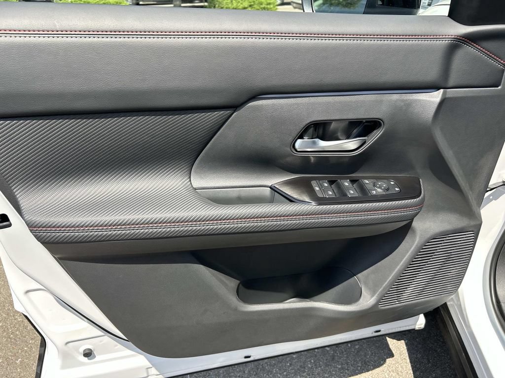 New 2026 Nissan Kicks SR w/ Cold Weather Package AWD/4WD image 16