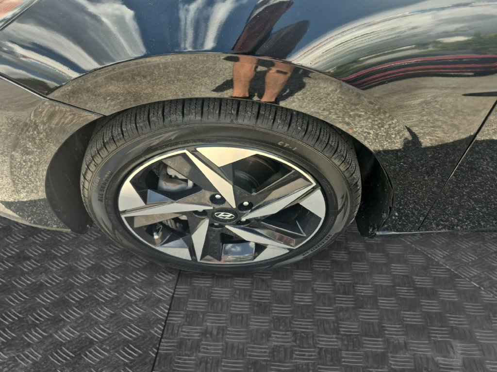Used 2022 Hyundai Elantra Limited FWD image 14