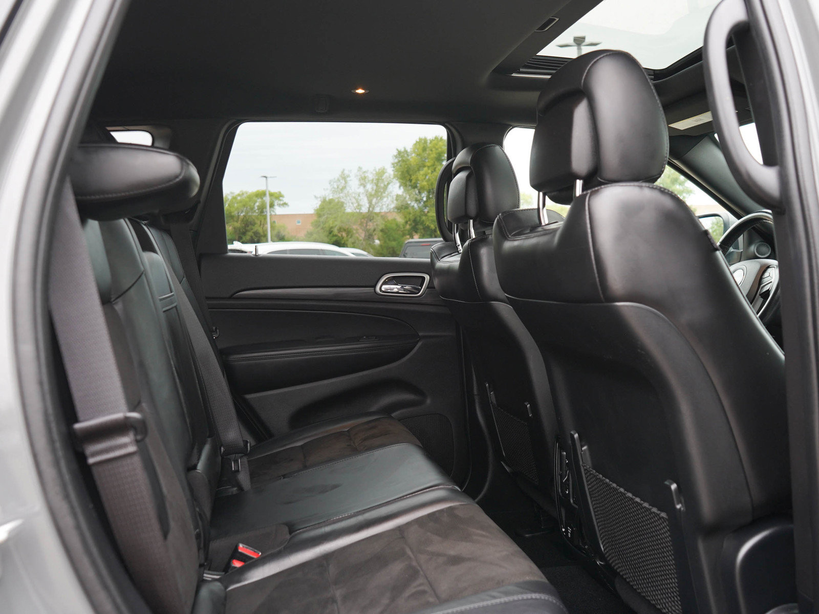 Used 2020 Jeep Grand Cherokee Altitude AWD/4WD image 12