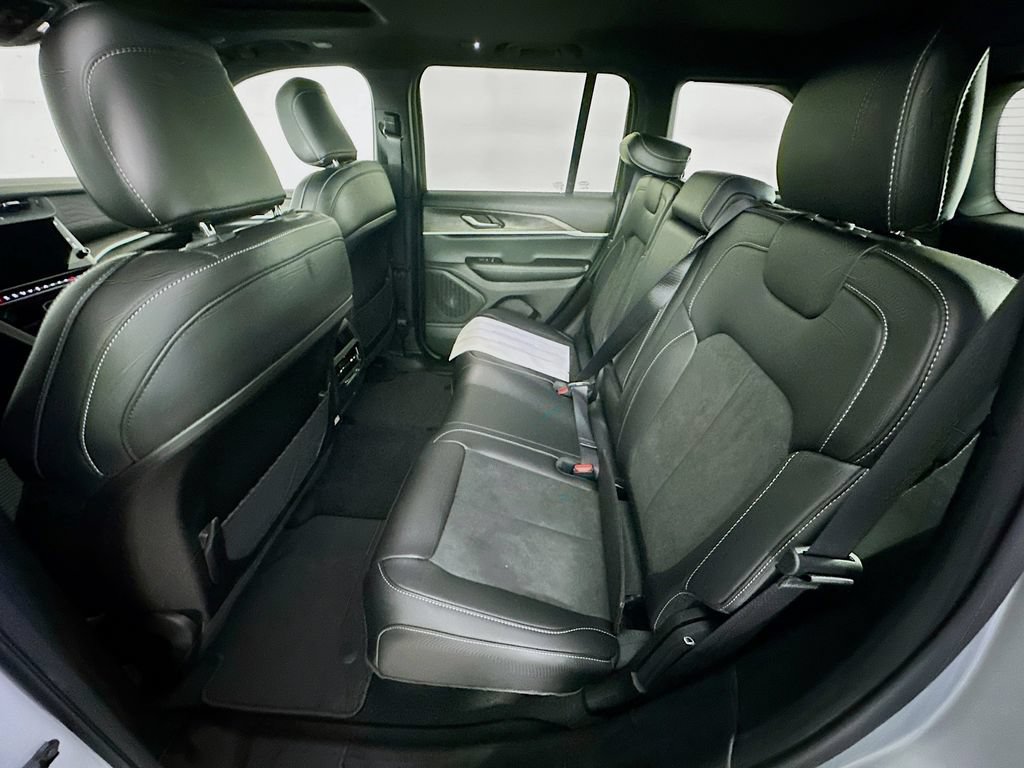 New 2026 Jeep Grand Cherokee Altitude AWD/4WD image 30