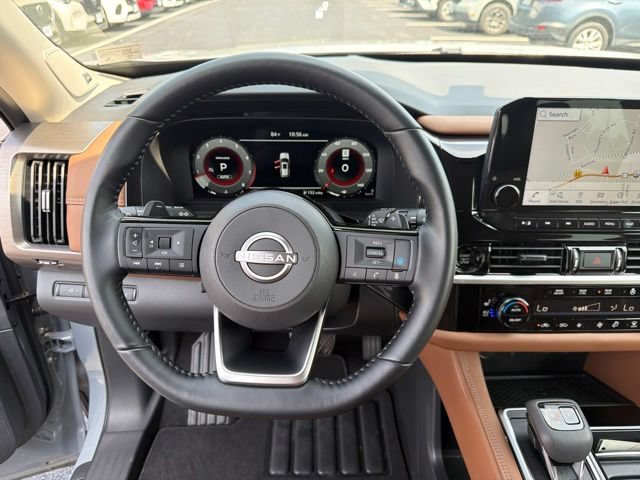 Used 2025 Nissan Pathfinder Platinum AWD/4WD image 23