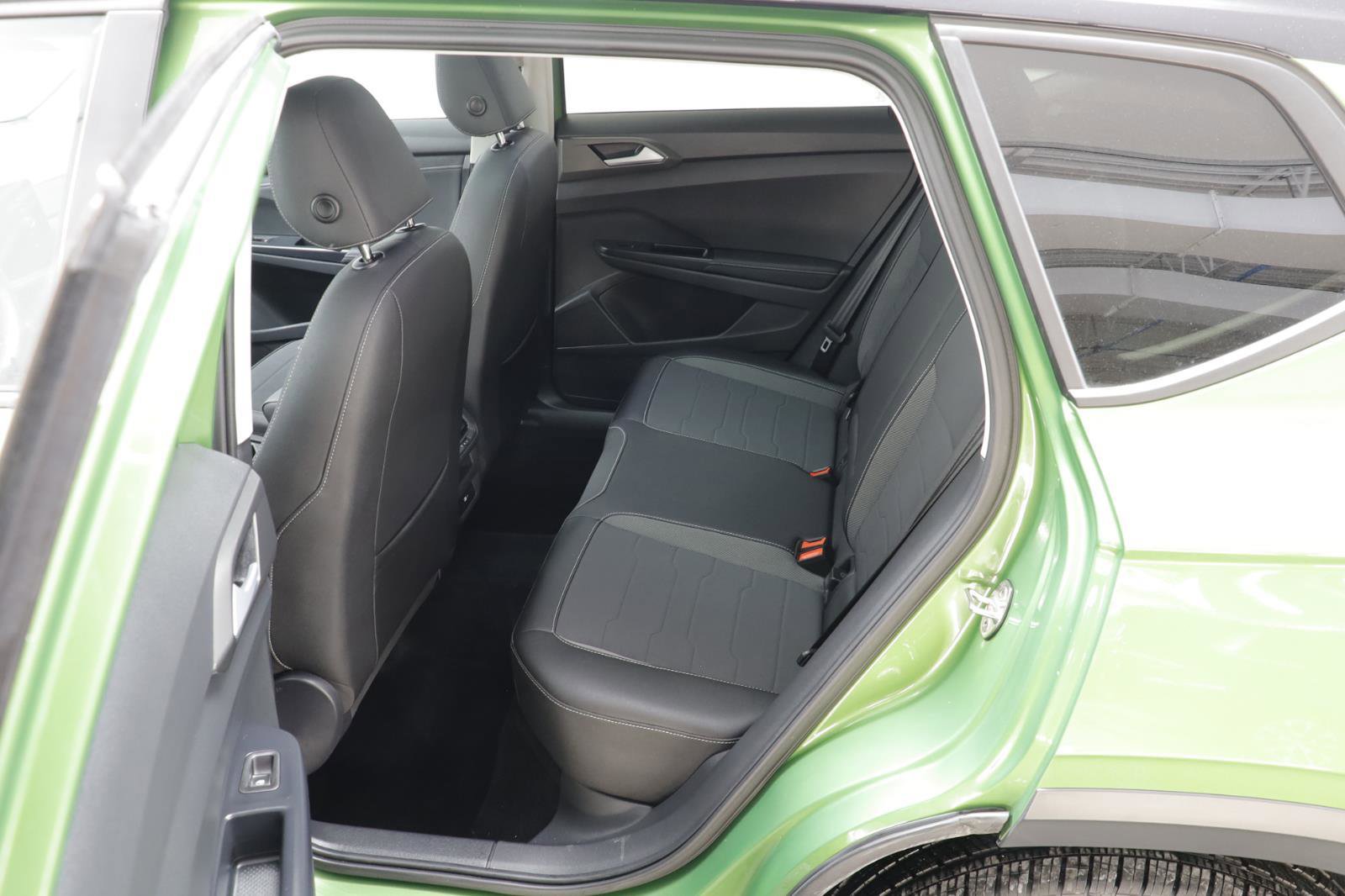 Used 2025 Volkswagen Taos SE image 14