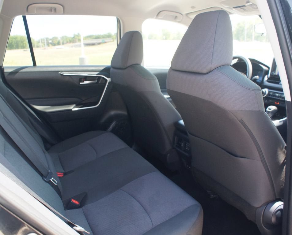 Used 2025 Toyota RAV4 XLE AWD/4WD image 21